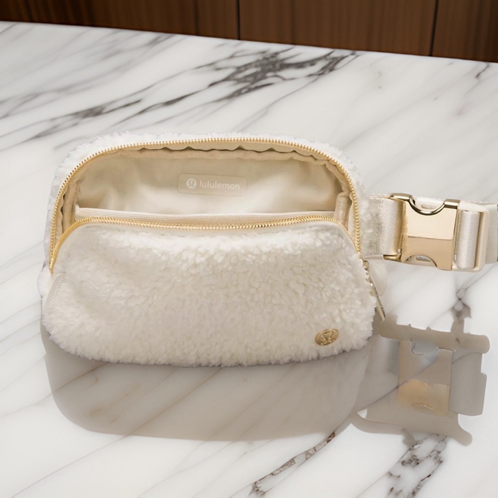 Lululemon Everywhere Fleece Belt Bag 1L White Opal/Gold Brand New